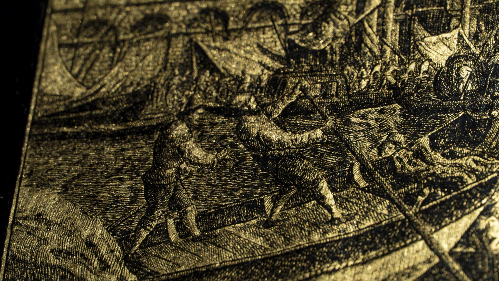 Detail of the artwork “An Icon of Venice”: two figures in motion on a boat or landing stage, among ropes and boats, engraved on gold leaf.
